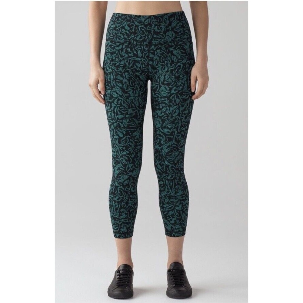 Lululemon Crop (19")Thrive Viridian Green‎ Black Size 6